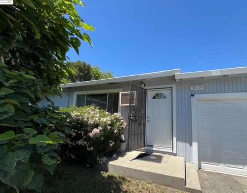 3619 De Ovan Ave, Stockton, CA, 95204-1313 | Card Image