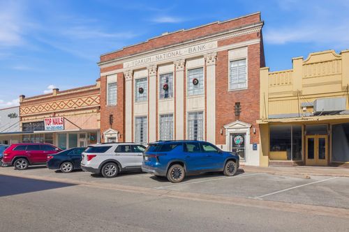 207 W Grand Ave, Yoakum, TX, 77995 | Card Image