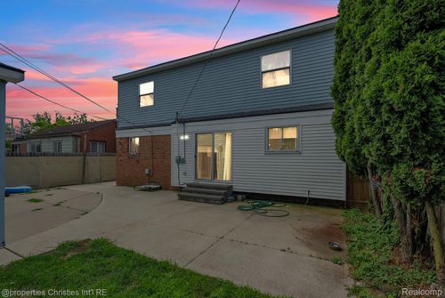 27534 Sheridan St, Garden City, MI, 48135-3171 | Card Image