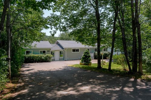 241 & 239 Lockview Rd, Home with 4 bedrooms, 2 bathrooms and null parking in Fall River NS | Card Image