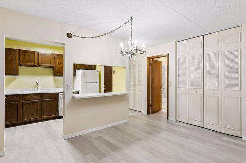 415-10531 Cedar Lake Rd, Minnetonka, MN, 55305-3326 | Card Image