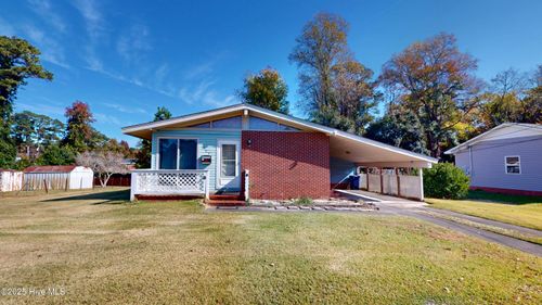 109 London Ln, Jacksonville, NC, 28546-6650 | Card Image