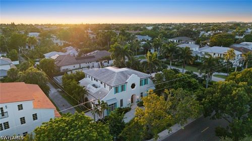 1140 8th St S, NAPLES, FL, 34102-7307 | Card Image