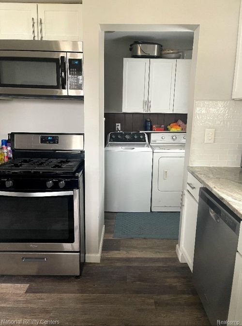 24337 Pennie St, Dearborn Heights, MI, 48125-2015 | Card Image