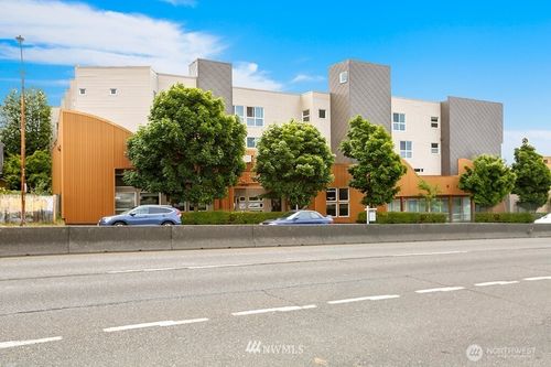 303-4020 Aurora Ave N, Seattle, WA, 98103-7880 | Card Image