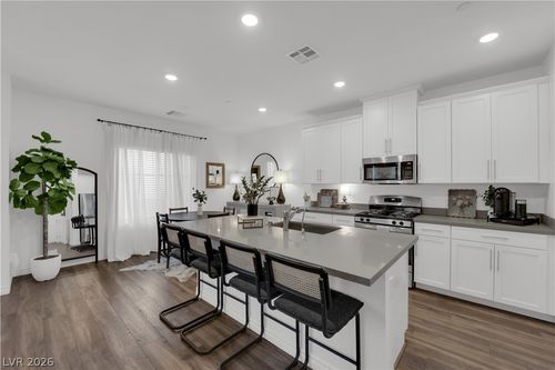 1069-600 N Carriage Hill Dr, Las Vegas, NV, 89138-4663 | Card Image