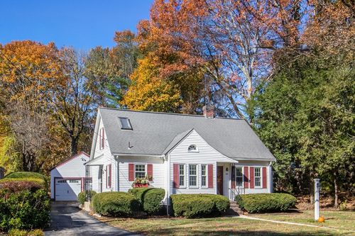 207 Hartford St, Westwood, MA, 02090-2715 | Card Image