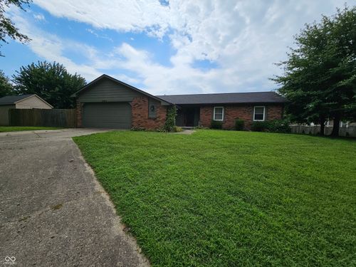 8611 Kenasaw Ct, Indianapolis, IN, 46217-6039 | Card Image