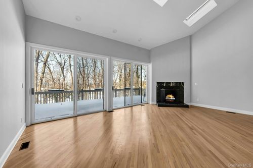 3 Willada Ln, Glen Cove, NY, 11542-1771 | Card Image