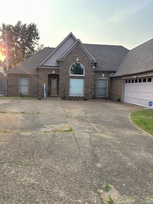 9344 Chimneyrock Blvd, Cordova, TN, 38016-2316 | Card Image