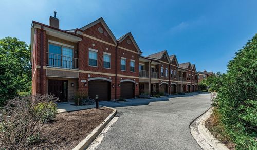 1030-1 Elm Creek Dr, Elmhurst, IL, 60126-5207 | Card Image