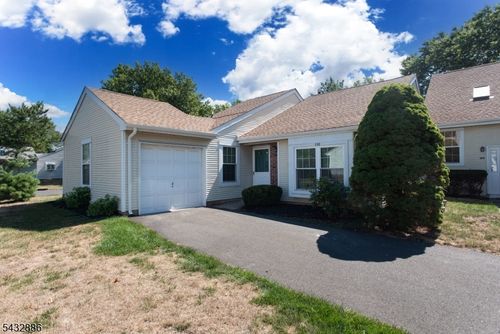 152 Picadilly Pl, Somerset, NJ, 08873-4943 | Card Image