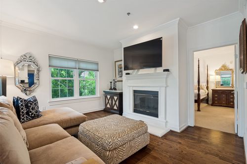 323-3400 Welborn St, Dallas, TX, 75219-5213 | Card Image