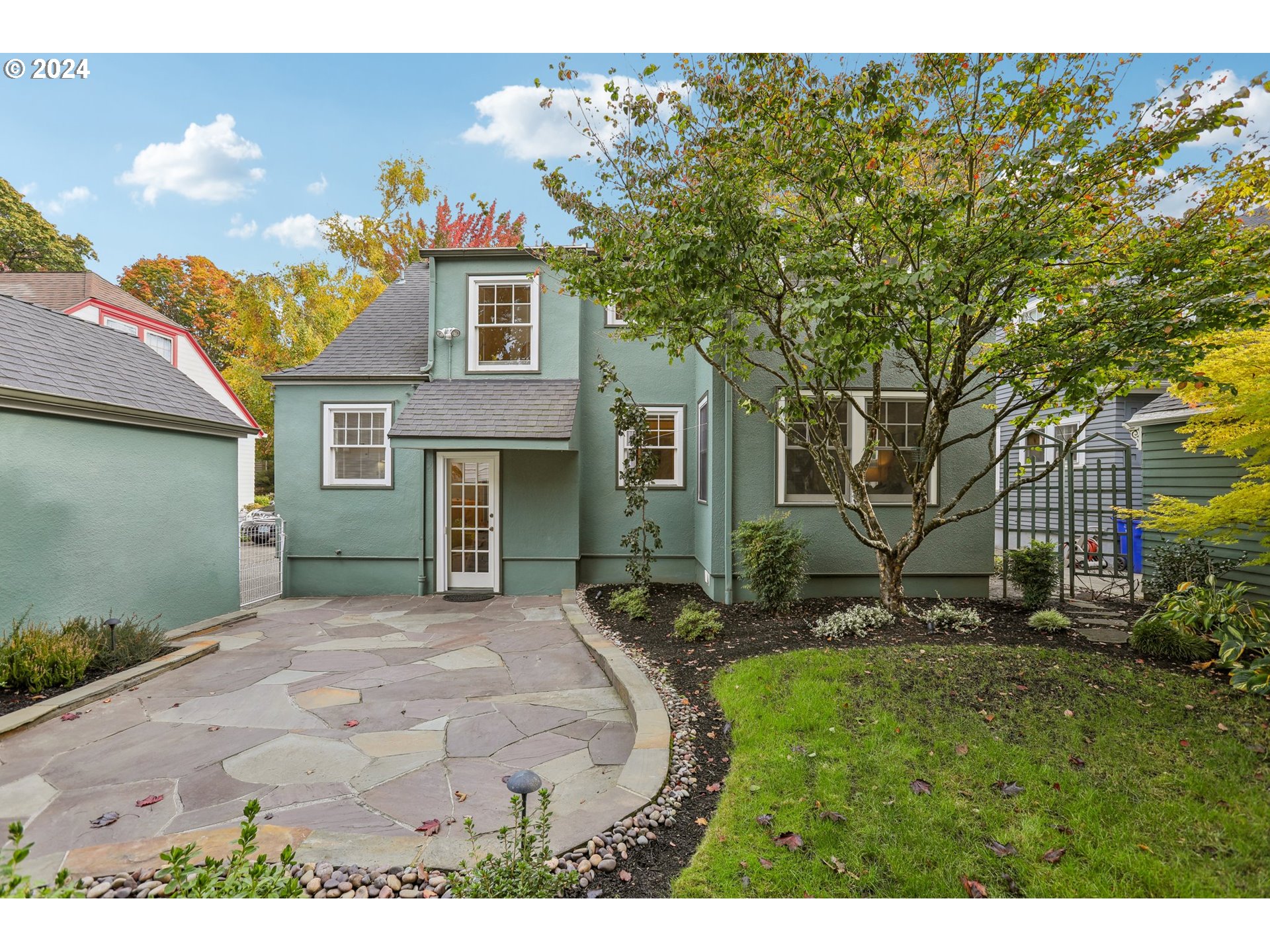 32nd Ave, Portland, OR 97202