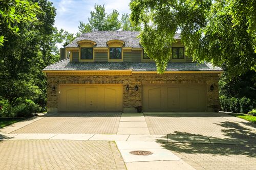 640 Walnut Oaks Dr, Roselle, IL, 60172-2200 | Card Image
