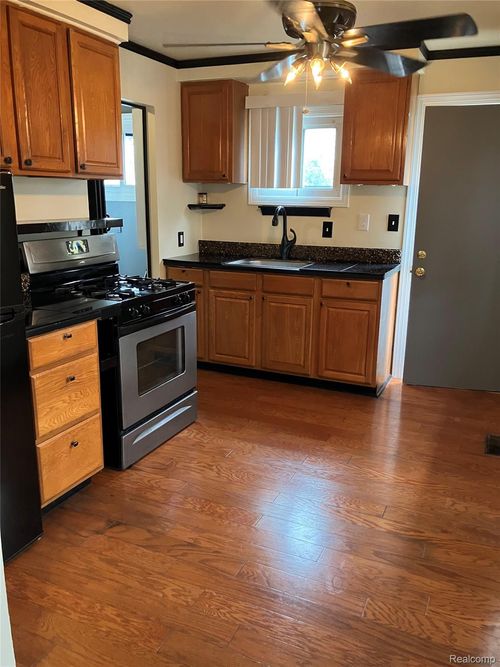 28845 Dawson St, Garden City, MI, 48135-2469 | Card Image