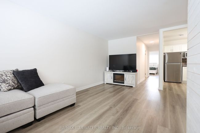 1 - 8 Oak St, Condo with 2 bedrooms, 1 bathrooms and 1 parking in Grand Bend ON | Image 8