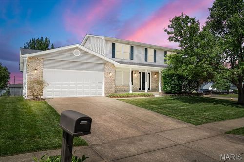 915 Hunter Chaise Dr, Wentzville, MO, 63385-2749 | Card Image