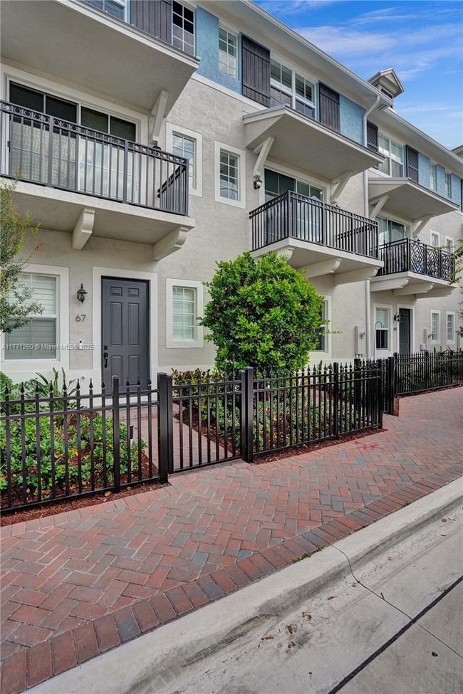 63 Nw 4 Th Ave, Townhouse with 3 bedrooms, 4 bathrooms and null parking in Delray Beach FL | Image 4