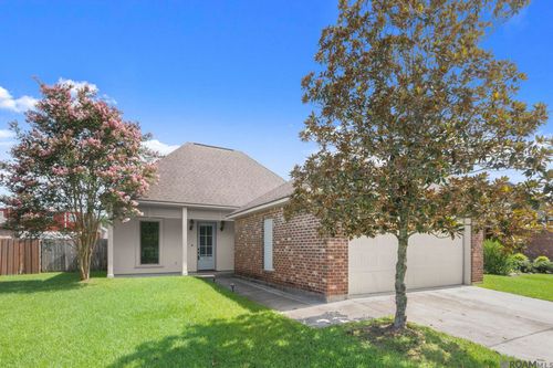 7373 Estelle Dr, Denham Springs, LA, 70726-1219 | Card Image
