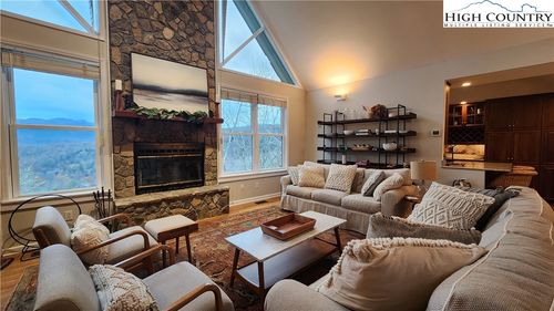 274 Highland Cir, Sugar Mountain, NC, 28604-9678 | Card Image