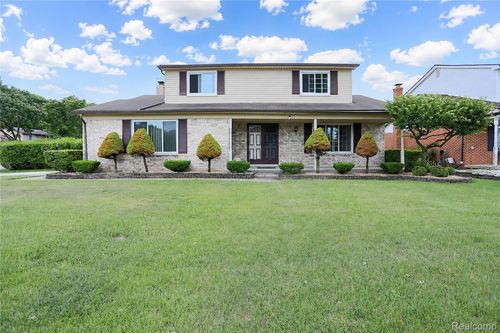 4788 Bloomfield Dr, Sterling Heights, MI, 48310-3319 | Card Image