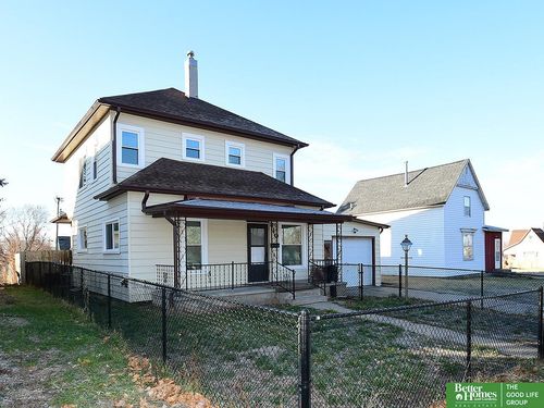 910 8th St, Fairbury, NE, 68352-2430 | Card Image