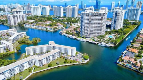 t301-3030 Marcos Dr, Aventura, FL, 33160-2659 | Card Image