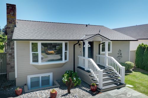 3040 48th Ave Sw, Seattle, WA, 98116-2910 | Card Image