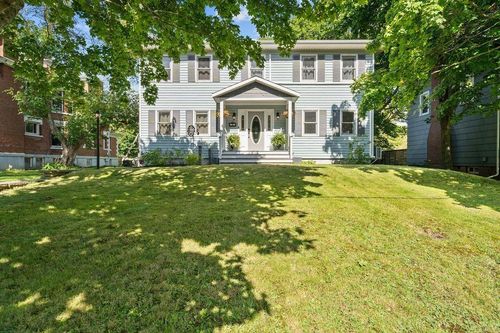8 Regent St, Amherst, NS, B4H3S7 | Card Image