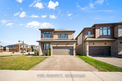 1 Bee Cres, Brantford, ON, N3T0V7 | Card Image