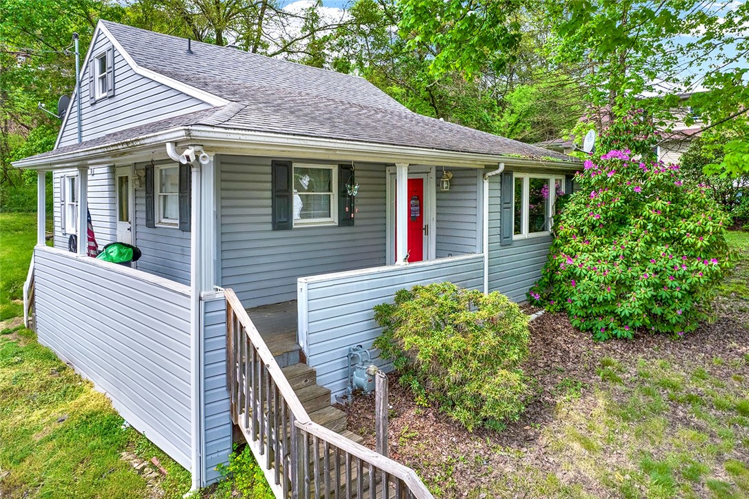 Blair St, Jeannette, PA 15644