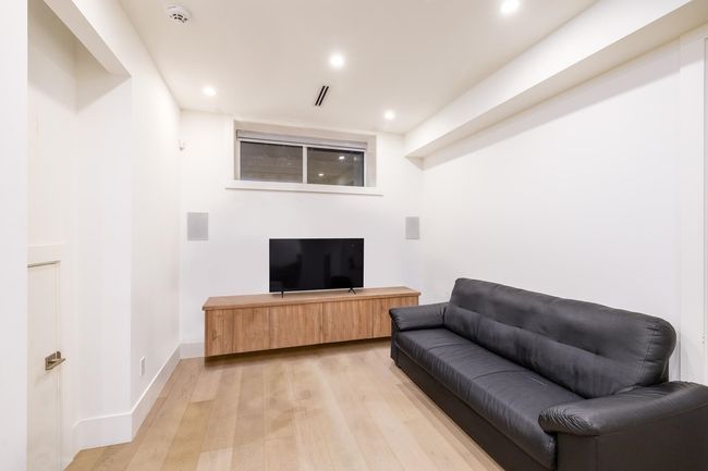 712 Keith Rd E, House other with 6 bedrooms, 7 bathrooms and 6 parking in North Vancouver BC | Image 31