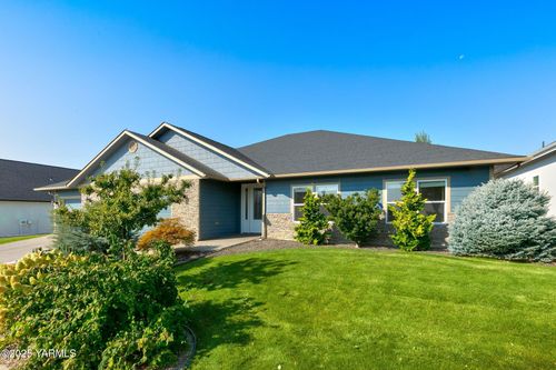 2200 S 76th Ave, Yakima, WA, 98903-3217 | Card Image