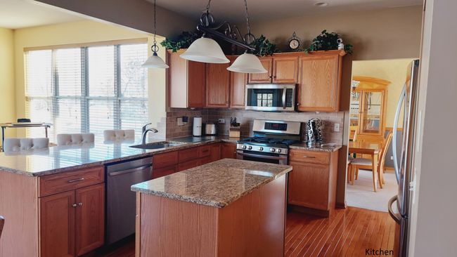 236 Berkshire Ln, House other with 4 bedrooms, 4 bathrooms and 4 parking in Sugar Grove IL | Image 7