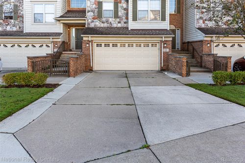 29 Lyons Ct, Dearborn, MI, 48126-4171 | Card Image