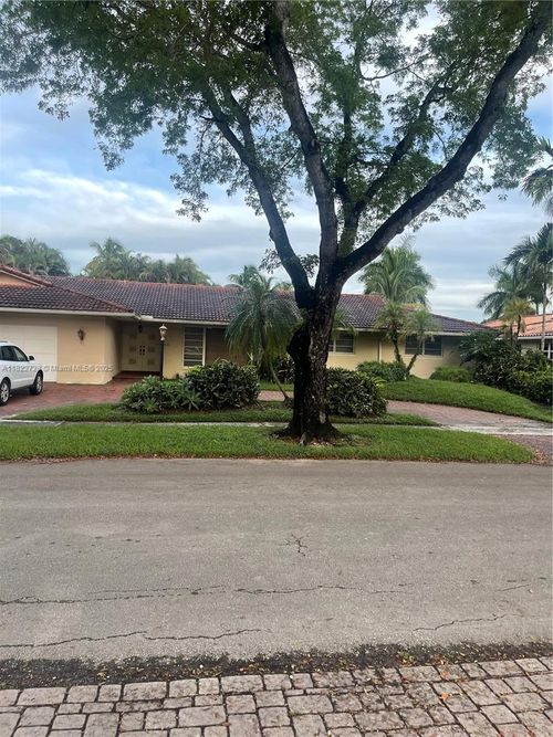 16120 E Troon Cir, Miami Lakes, FL, 33014-6557 | Card Image