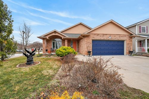 15 Hope Avenue, Niagara on the Lake, ON, L0S1T0 | Card Image