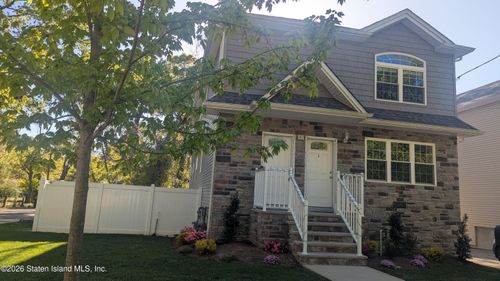 40 Eugene St, Staten Island, NY, 10309-3201 | Card Image