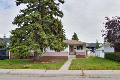 60 Governor Dr Sw, House other with 4 bedrooms, 2 bathrooms and 1 parking in Calgary AB | Image 1