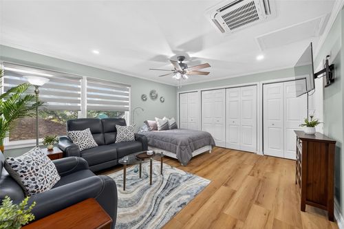 407 1/2 Fairbanks St, Houston, TX, 77009-1811 | Card Image