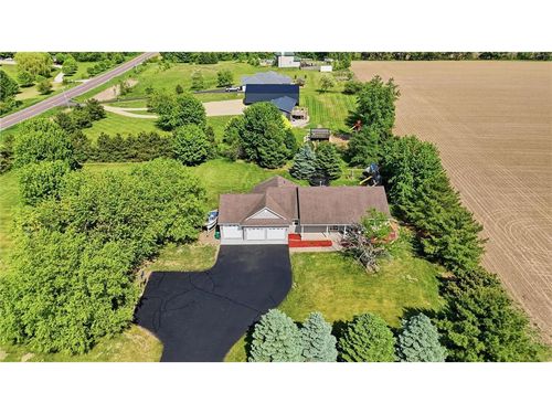 545 Kreuziger Rd, Roberts, WI, 54023-8350 | Card Image