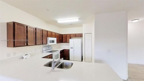 apt-214-260 Nw 109th Ave, Miami, FL, 33172-5259 | Card Image