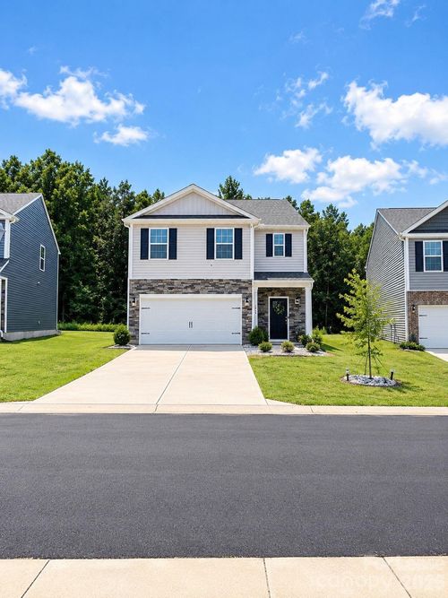 1330 37th Avenue Ln Ne, Hickory, NC, 28601-9692 | Card Image