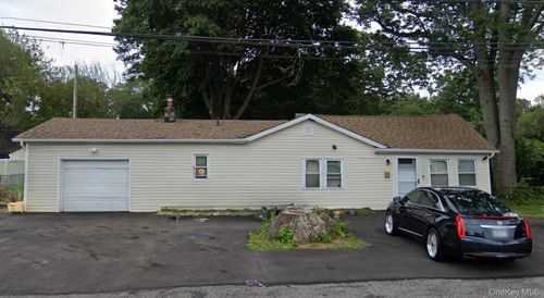 20 Buchanan Avenue, Babylon, NY, 11798 | Card Image