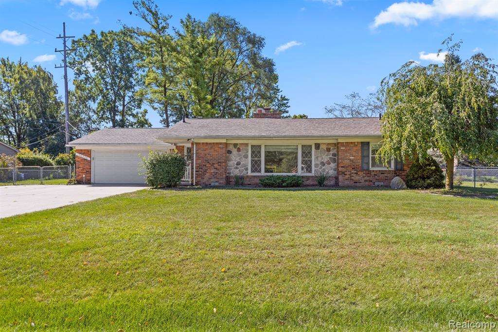 Richfield St, Livonia, MI 48154