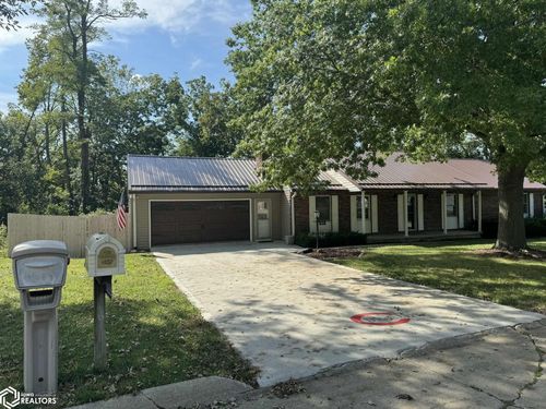 2028 Golfview Cir, Centerville, IA, 52544-8937 | Card Image