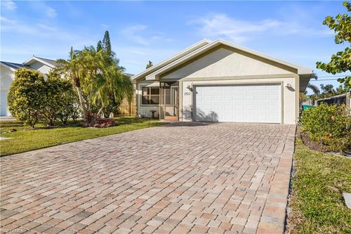 683 96th Ave N, NAPLES, FL, 34108 | Card Image