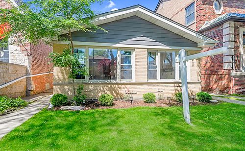 5848 N Drake Ave, Chicago, IL, 60659-4404 | Card Image