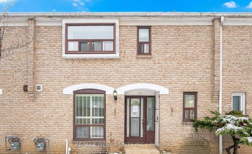 24-25 Gosford Blvd, North York, ON, M3N2G7 | Card Image